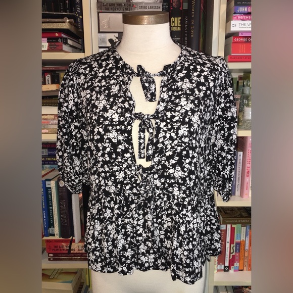 Ganni Black and White Floral Open Tie Front Peplum Blouse - Picture 4 of 9